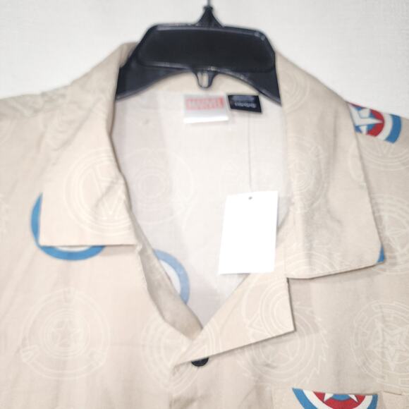 Captain America button down short sleeve shirt Men's Large - Picture 6 of 8